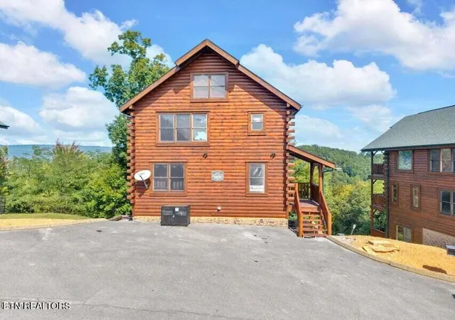 Photo 3 of Single family home for sale at 2835 White Oak Ridge Ln, Sevierville, TN 37862 | MLS# 1336686 | Listing updated on 2026-06-19