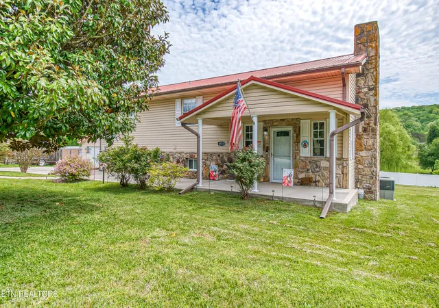 Homes for sale in Lenoir City, TN | 4533 Hines Valley Rd, Lenoir City, TN 37771 | MLS# 1336708