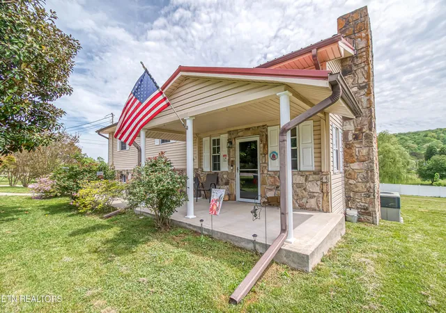 Homes for sale in Lenoir City, TN | 4533 Hines Valley Rd, Lenoir City, TN 37771 | MLS# 1336708
