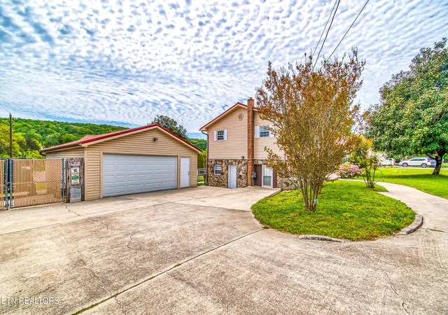 Homes for sale in Lenoir City, TN | 4533 Hines Valley Rd, Lenoir City, TN 37771 | MLS# 1336708