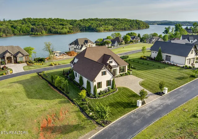 Photo 3 of Single family home for sale at 124 Nightingale Dr, Vonore, TN 37885 | MLS# 1337737 | Listing updated on 2026-09-10