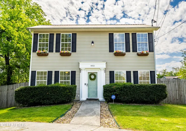 Photo 2 of Single family home for sale at 4821 Minglewood Rd, Knoxville, TN 37918 | MLS# 1337119 | Listing updated on 2026-08-31
