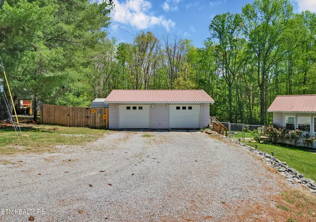 3rd image of 2013 Meadowview Dr, Jamestown, TN 38556 | MLS# 1337406