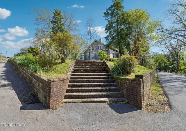 Photo 3 of Single family home for sale at 210 Clifton Hts Rd, Newport, TN 37821 | MLS# 1336950 | Listing updated on 2026-09-13