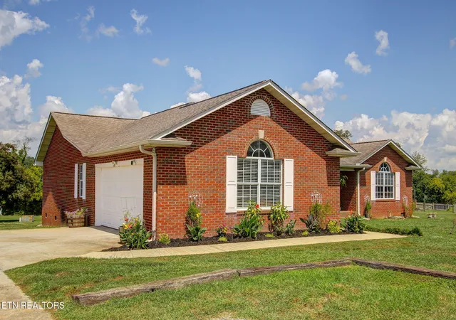 Photo 1 of Single family home for sale at 3909 Tuckaleechee Pike, Maryville, TN 37804 | MLS# 1337012 | Listing updated on 2026-09-21