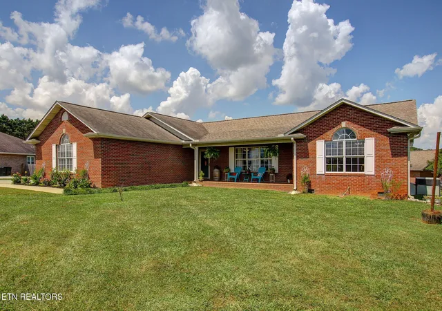 Photo 3 of Single family home for sale at 3909 Tuckaleechee Pike, Maryville, TN 37804 | MLS# 1337012 | Listing updated on 2026-09-21