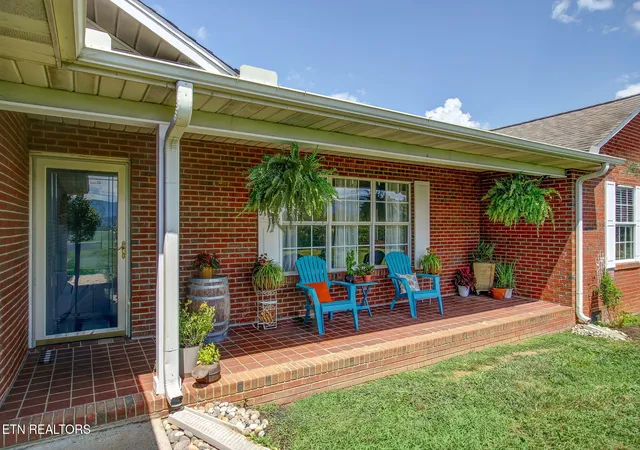 Photo 3 of Single family home for sale at 3909 Tuckaleechee Pike, Maryville, TN 37804 | MLS# 1337012 | Listing updated on 2026-09-21