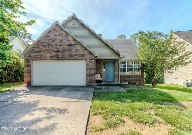 Homes for sale in Knoxville, TN | 738 Colony Village Wy, Knoxville, TN 37923 | MLS# 1344011
