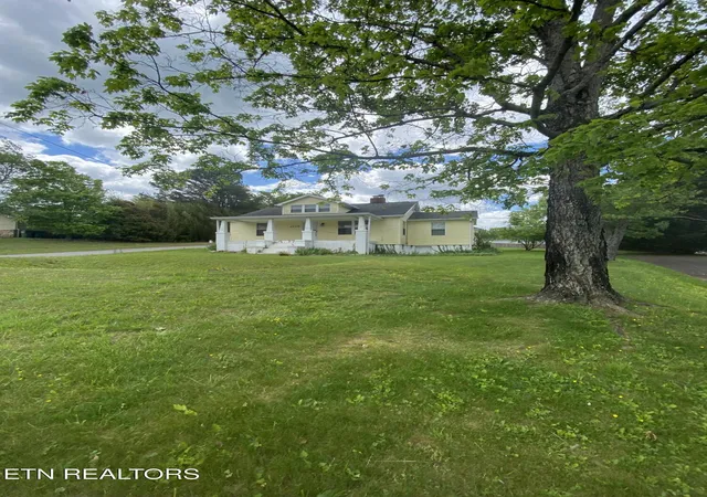 Photo 3 of Single family home for sale at 1906 W Lamar Alexander Pkwy, Maryville, TN 37801 | MLS# 1336979 | Listing updated on 2026-05-14