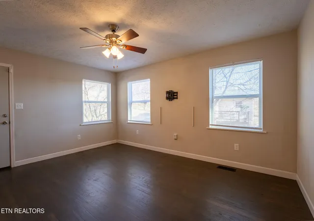 Photo 3 of Single family home for sale at 205 N 12th Street, La Follette, TN 37766 | MLS# 1337206 | Listing updated on 2026-08-31