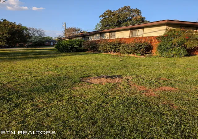 Photo 2 of Single family home for sale at 1239 Dossett St, Athens, TN 37303 | MLS# 1337031 | Listing updated on 2026-09-04