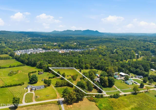 Photo 3 of Single family home for sale at 7918 Barker Rd, Corryton, TN 37721 | MLS# 1337030 | Listing updated on 2026-09-03