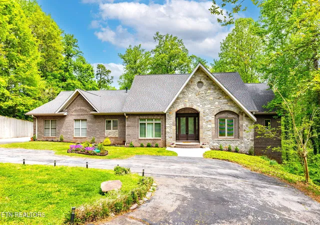 Photo 2 of Single family home for sale at 2304 Lakemoor Dr, Knoxville, TN 37920 | MLS# 1337322 | Listing updated on 2026-06-02