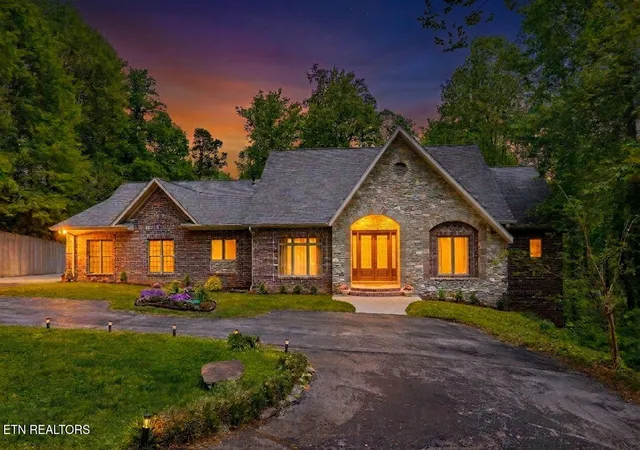 Photo 1 of Single family home for sale at 2304 Lakemoor Dr, Knoxville, TN 37920 | MLS# 1337322 | Listing updated on 2026-06-02