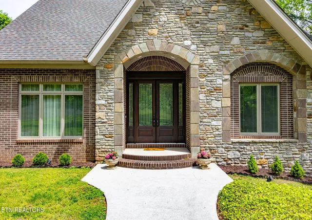 Photo 3 of Single family home for sale at 2304 Lakemoor Dr, Knoxville, TN 37920 | MLS# 1337322 | Listing updated on 2026-06-02