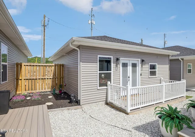Homes for sale in Rocky Top, TN | 325 7th St, Rocky Top, TN 37769 | MLS# 1337592