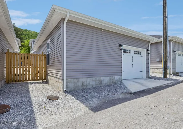Homes for sale in Rocky Top, TN | 325 7Th St, Rocky Top, TN 37769 | MLS# 1337592