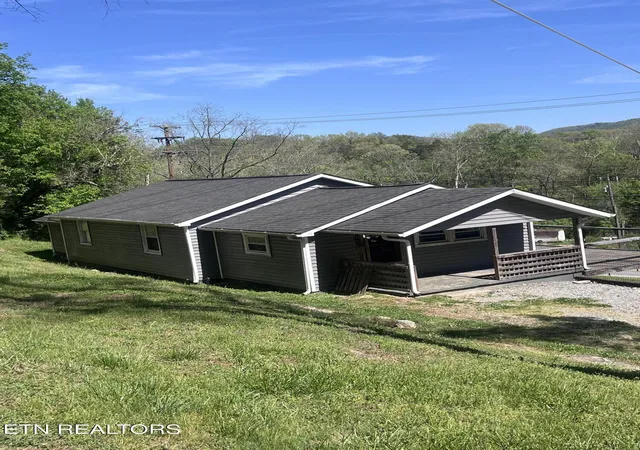 Photo 1 of Single family home for sale at 3002 Highway 61 E, Luttrell, TN 37779 | MLS# 1337157 | Listing updated on 2026-09-19