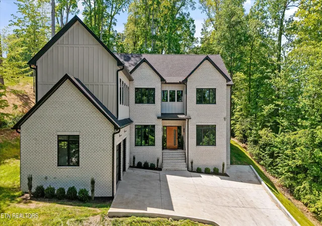 Photo 3 of Single family home for sale at 1135 Oak Chase Blvd, Lenoir City, TN 37772 | MLS# 1337425 | Listing updated on 2026-09-10