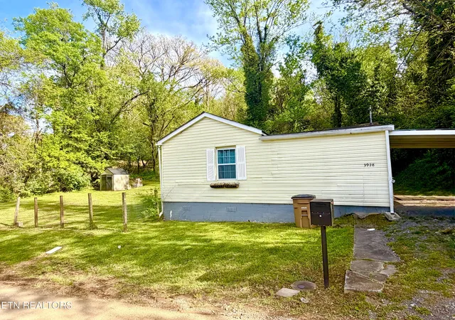Homes for sale in Knoxville, TN | 3928 Lilac Ave, Knoxville, TN 37914 | MLS# 1337260