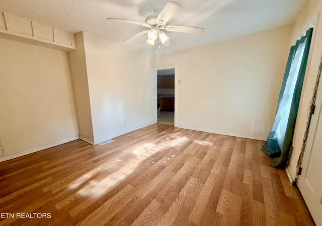 Photo 3 of Single family home for sale at 3928 Lilac Ave, Knoxville, TN 37914 | MLS# 1337260 | Listing updated on 2026-08-04