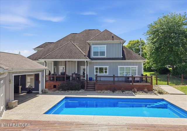 Photo 2 of Single family home for sale at 124 Alpine Dr, Clinton, TN 37716 | MLS# 1337287 | Listing updated on 2026-09-30