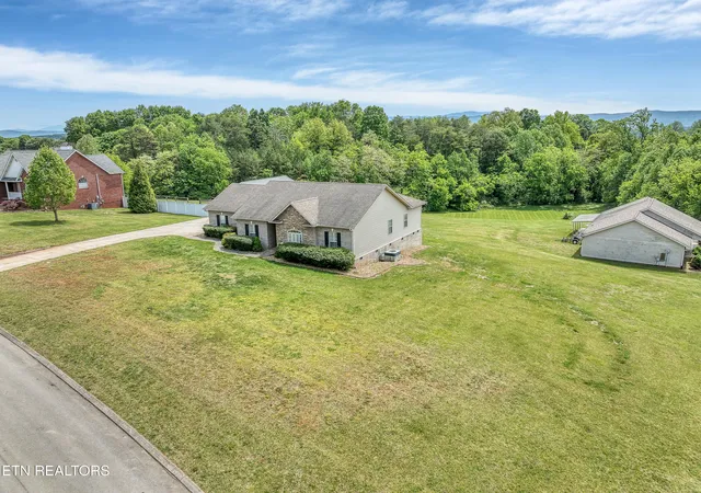 Homes for sale in Maryville, TN | 3237 Reiley Dr, Maryville, TN 37801 | MLS# 1337342