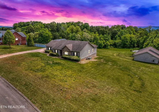 Homes for sale in Maryville, TN | 3237 Reiley Dr, Maryville, TN 37801 | MLS# 1337342
