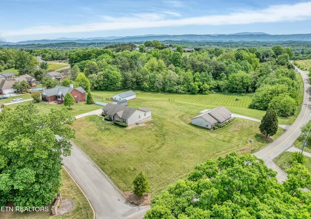 Homes for sale in Maryville, TN | 3237 Reiley Dr, Maryville, TN 37801 | MLS# 1337342