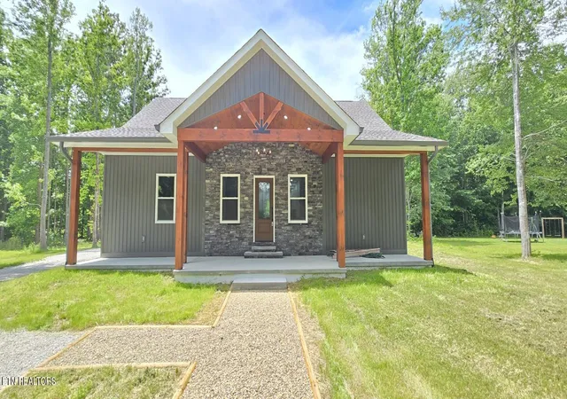 Homes for sale in Oneida, TN | 186 Short Leaf Ln, Oneida, TN 37841 | MLS# 1337863