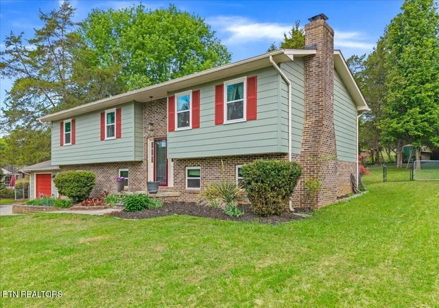 Homes for sale in Athens, TN | 1305 Ridgeway Cir, Athens, TN 37303 | MLS# 1337381