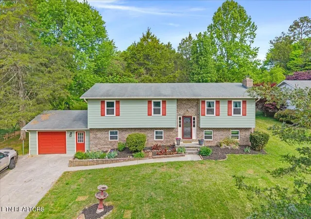 Homes for sale in Athens, TN | 1305 Ridgeway Cir, Athens, TN 37303 | MLS# 1337381