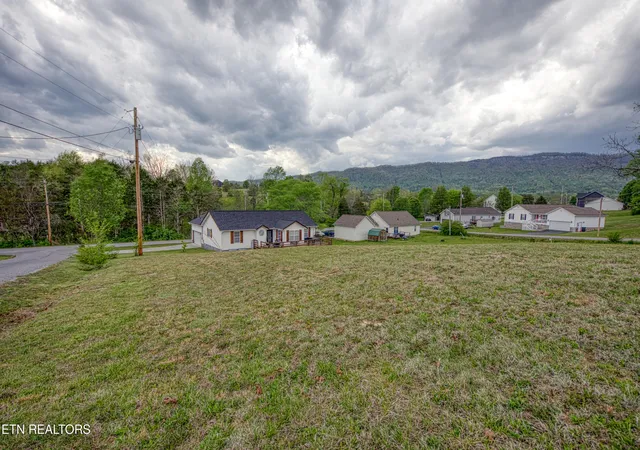 Homes for sale in La Follette, TN | 1103 Earnhardt Ln, La Follette, TN 37766 | MLS# 1337853