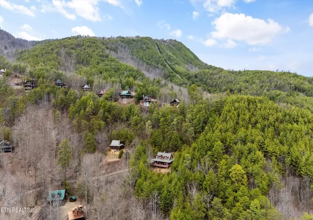 Photo 4 of Single family home for sale at 2059 Wicks Way, Sevierville, TN 37876 | MLS# 1337448 | Listing updated on 2026-08-27