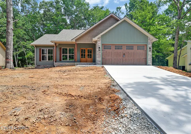 Photo 1 of Single family home for sale at 136 Pomeroy Dr, Crossville, TN 38558 | MLS# 1337668 | Listing updated on 2026-07-25
