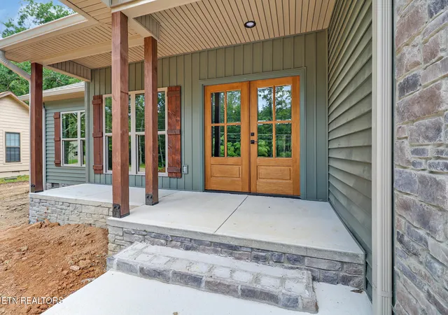 Photo 4 of Single family home for sale at 136 Pomeroy Dr, Crossville, TN 38558 | MLS# 1337668 | Listing updated on 2026-07-25