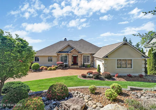 Photo 2 of Single family home for sale at 40 Vista Ter, Crossville, TN 38558 | MLS# 1338049 | Listing updated on 2026-08-05