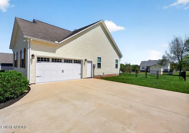 Homes for sale in Sparta, TN | 750 Honeysuckle Ln, Sparta, TN 38583 | MLS# 1337683