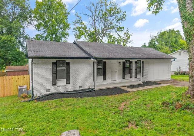 Photo 1 of Single family home for sale at 201 Wakefield Rd, Knoxville, TN 37922 | MLS# 1337876 | Listing updated on 2026-09-14