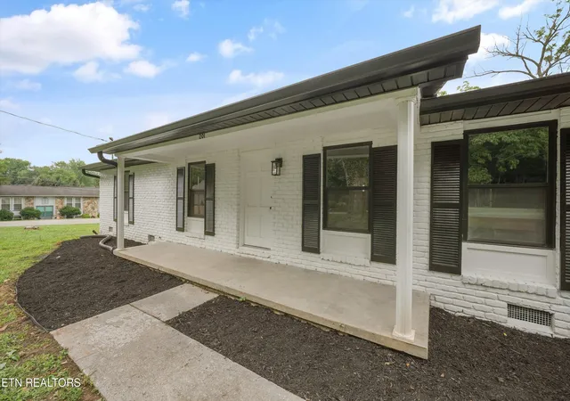 Photo 3 of Single family home for sale at 201 Wakefield Rd, Knoxville, TN 37922 | MLS# 1337876 | Listing updated on 2026-09-14