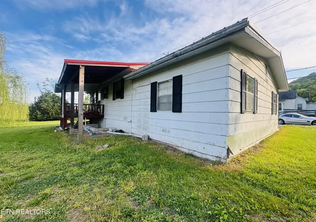 Homes for sale in Rocky Top, TN | 208 Leach Ave, Rocky Top, TN 37769 | MLS# 1337795