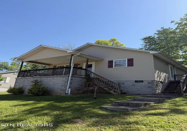 Homes for sale in Oneida, TN | 216 N Cross St, Oneida, TN 37841 | MLS# 1337907