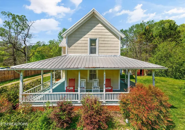 Photo 4 of Single family home for sale at 7637 E Lamar Alexander Pkwy, Townsend, TN 37882 | MLS# 1338514 | Listing updated on 2026-08-19