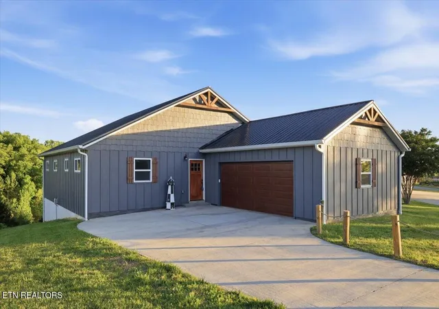 Photo 3 of Single family home for sale at 1321 Aqua Vista Way, Newport, TN 37821 | MLS# 1337836 | Listing updated on 2026-07-17
