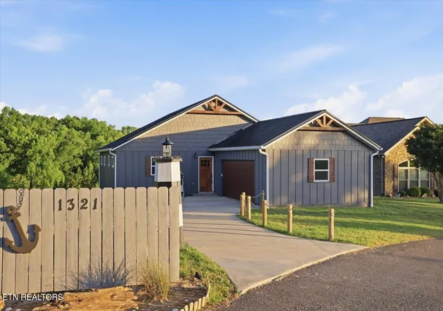 Photo 4 of Single family home for sale at 1321 Aqua Vista Way, Newport, TN 37821 | MLS# 1337836 | Listing updated on 2026-07-17