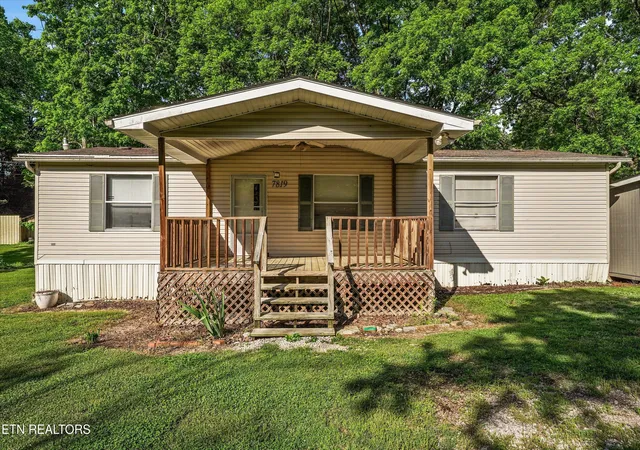 Photo 4 of Single family home for sale at 7819 Pelleaux Rd, Knoxville, TN 37938 | MLS# 1339147 | Listing updated on 2026-05-04