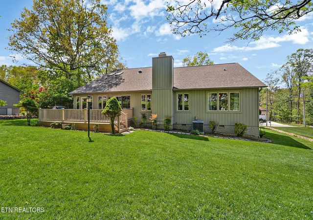 Photo 2 of Single family home for sale at 15 Kingsboro Ln, Crossville, TN 38558 | MLS# 1337979 | Listing updated on 2026-04-23
