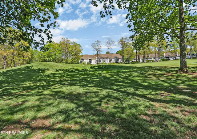 Photo 3 of Single family home for sale at 15 Kingsboro Ln, Crossville, TN 38558 | MLS# 1337979 | Listing updated on 2026-04-23