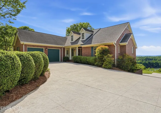Photo 2 of Single family home for sale at 633 Fort Hl St, Loudon, TN 37774 | MLS# 1337990 | Listing updated on 2026-07-18