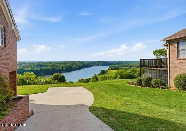 Photo 3 of Single family home for sale at 633 Fort Hl St, Loudon, TN 37774 | MLS# 1337990 | Listing updated on 2026-07-18